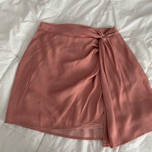 Pink mini skirt with a knot tie